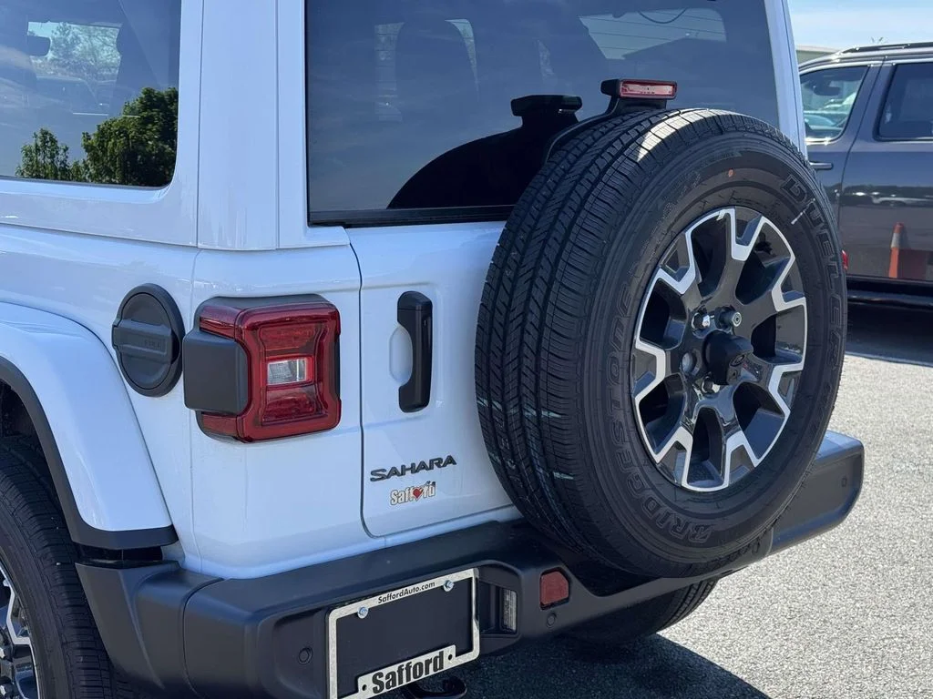 2025 Jeep Wrangler 4-Door Sahara - Photo 11