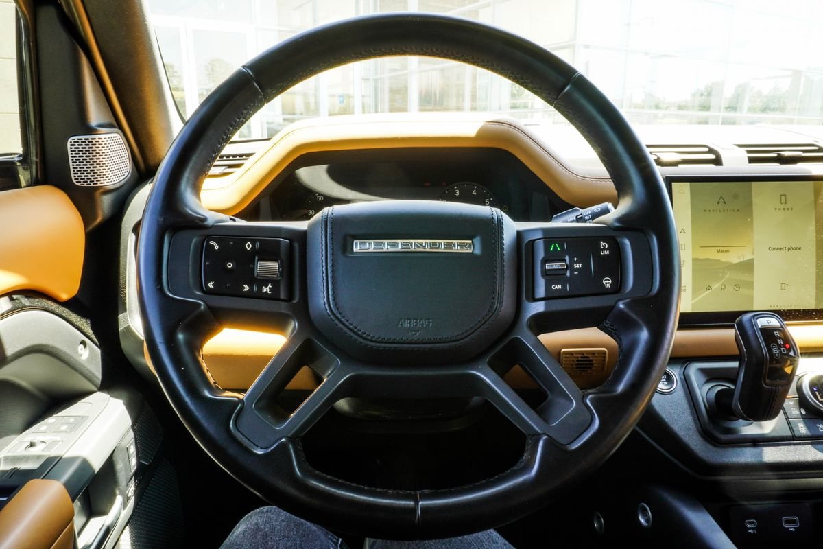 Used 2023 Black Land Rover X-Dynamic SE image 14