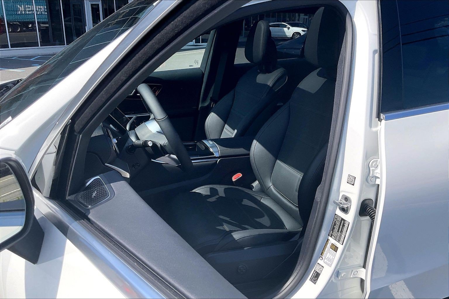 New 2026 Polar White Mercedes-Benz GLC 300 image 22