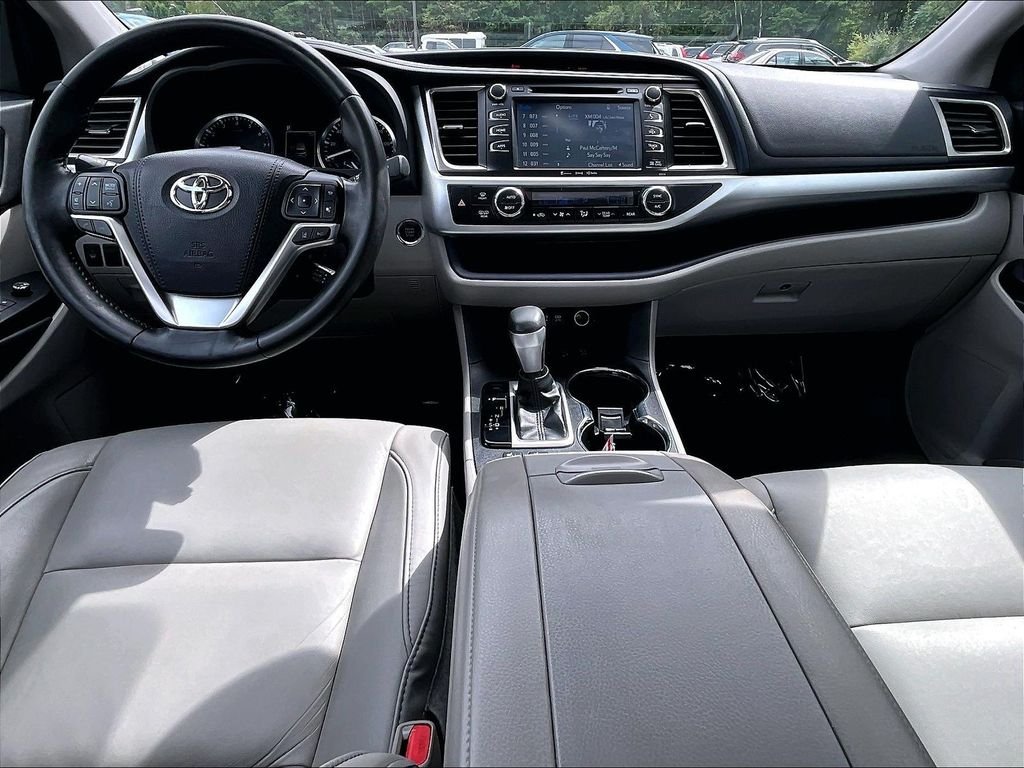 Used 2017 Shoreline Blue Pearl Toyota XLE image 22