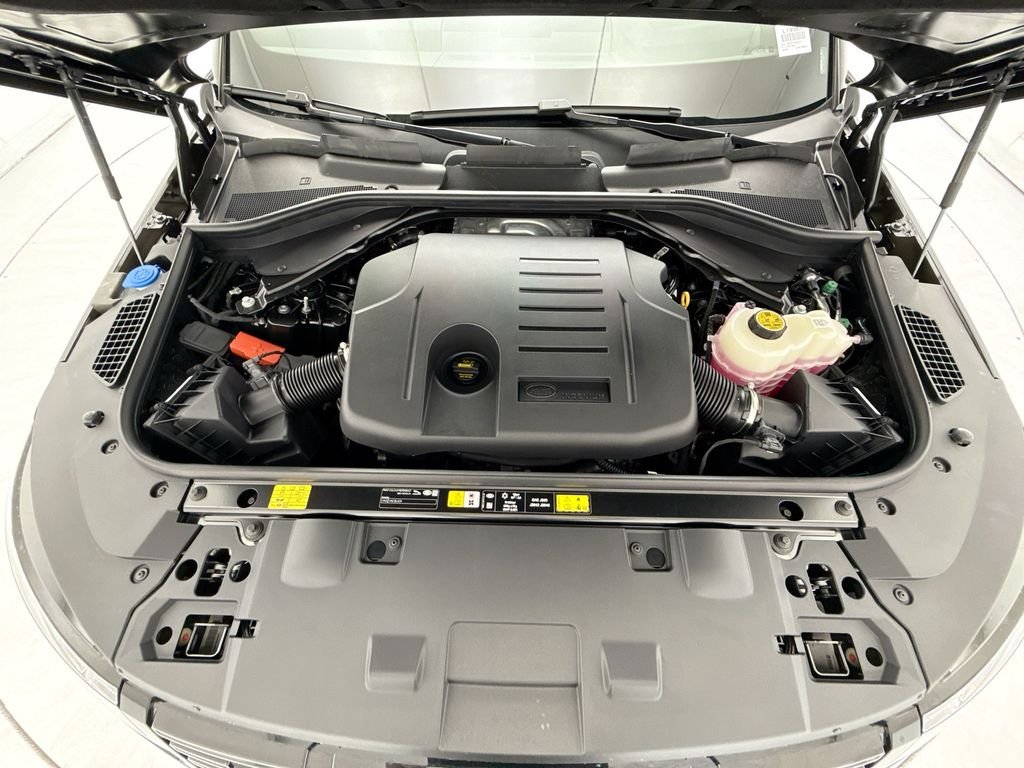 New 2026 Santorini Black Land Rover Dynamic SE image 28