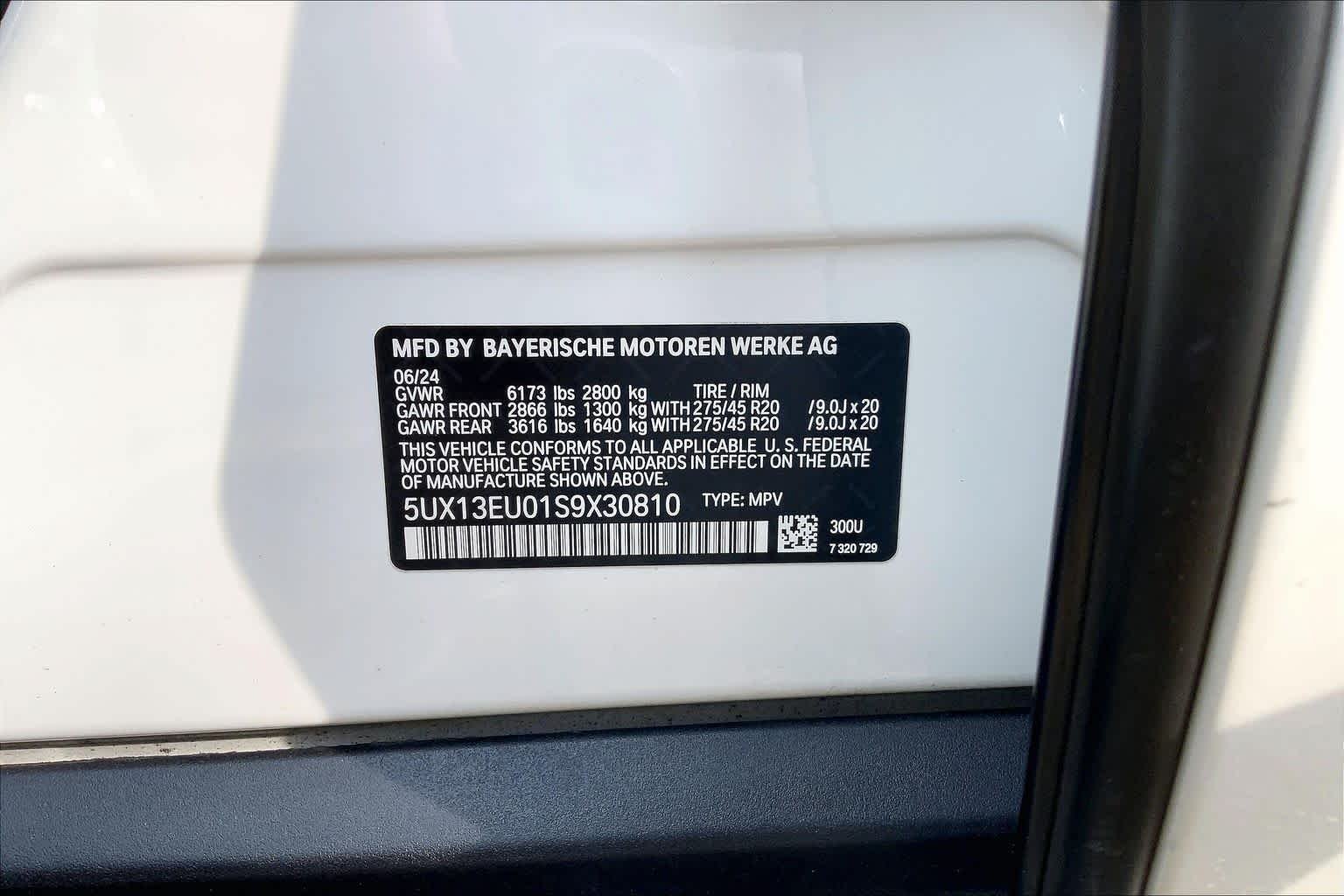 Used 2025 Alpine White BMW sDrive40i image 32