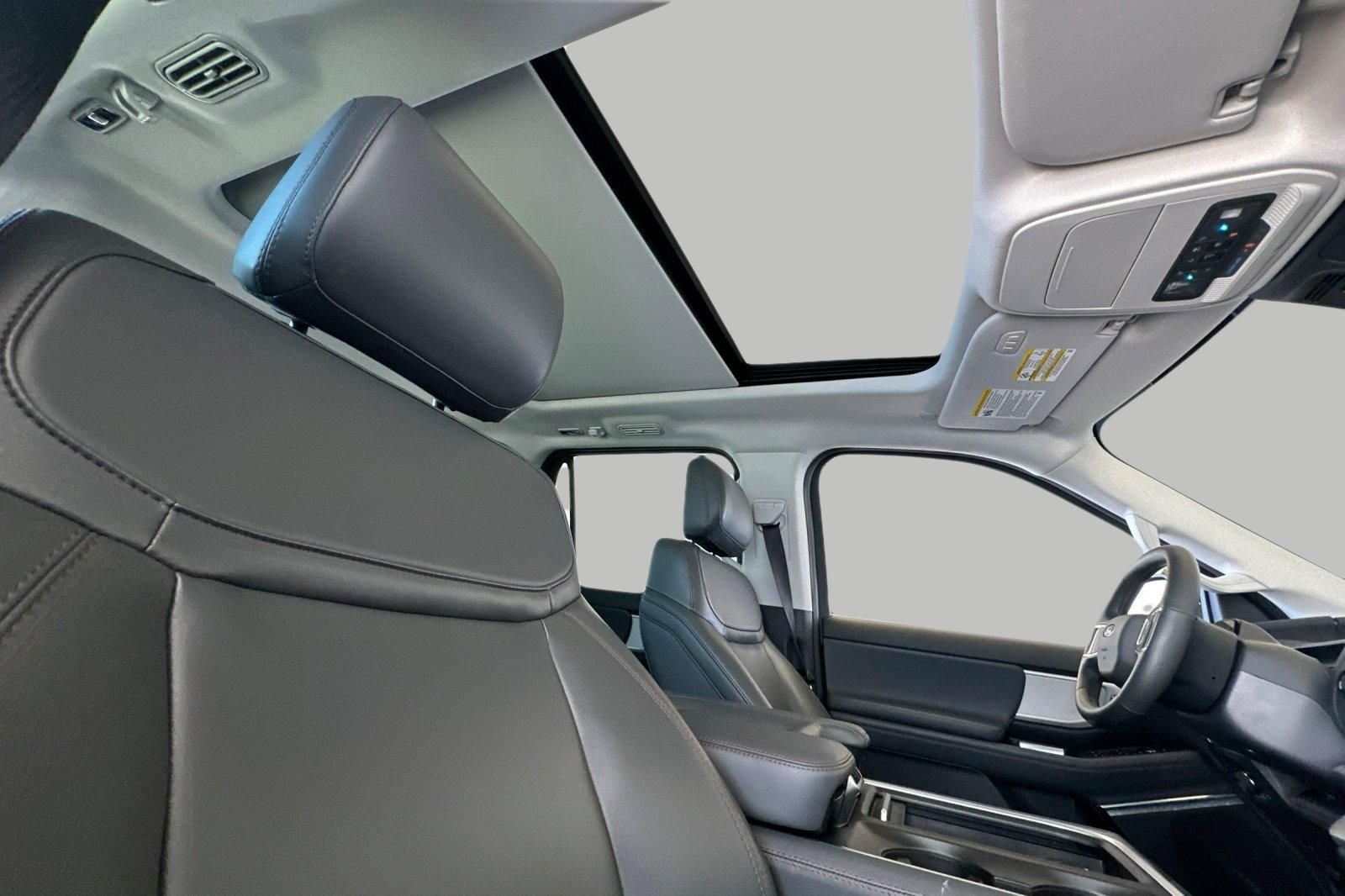 Used 2025 White Ford Active image 18