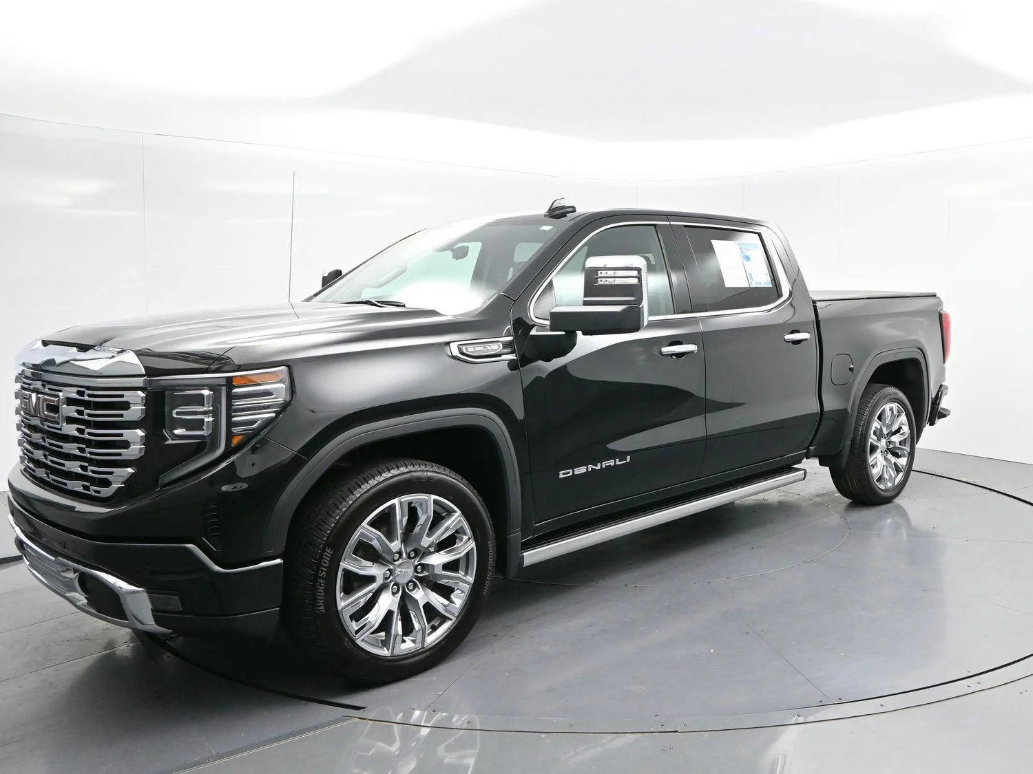 Used 2025 Onyx Black GMC Denali image 3