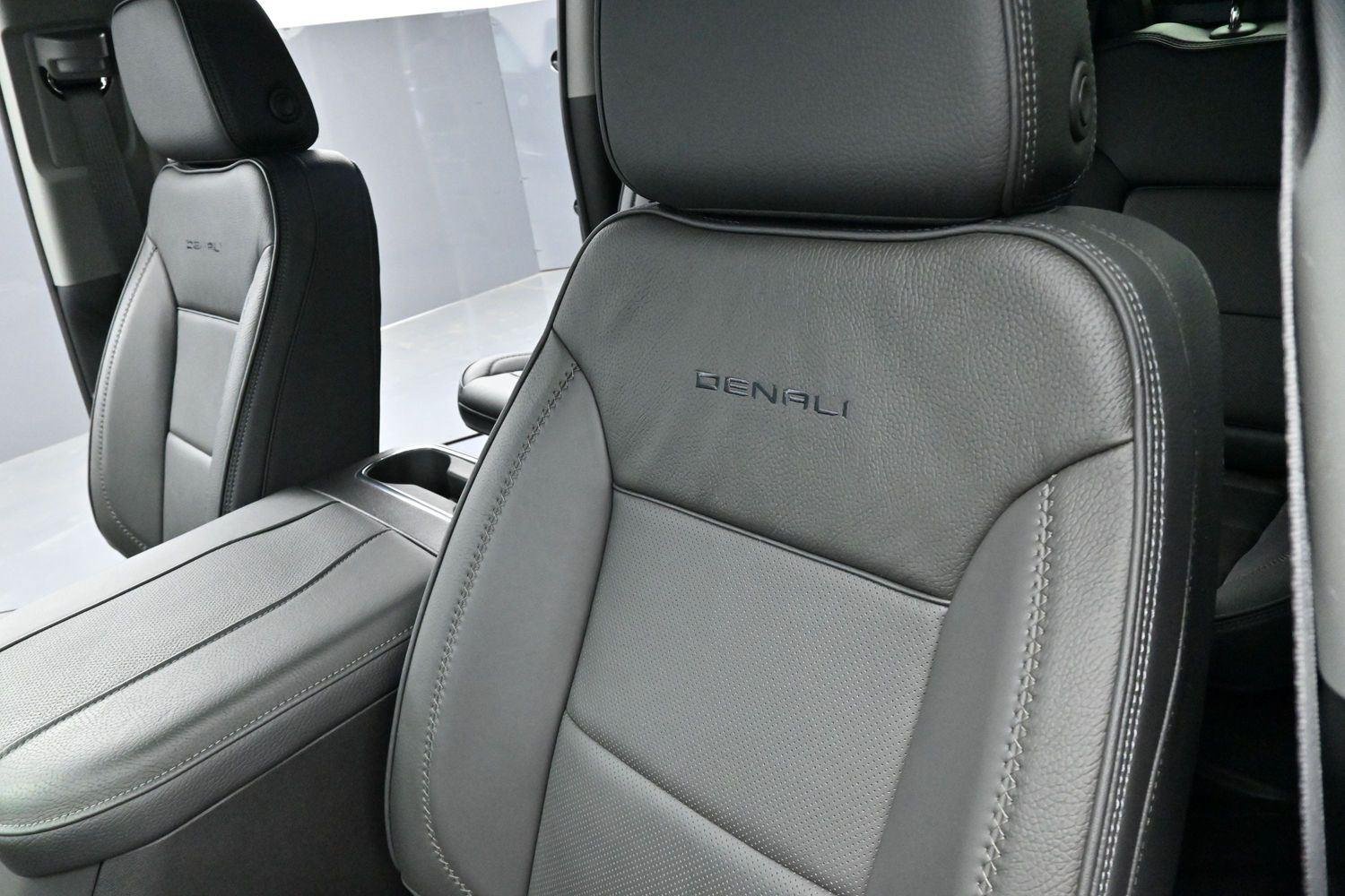 Used 2025 Onyx Black GMC Denali image 15