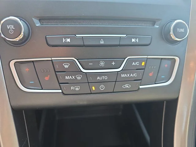 Used 2018 Silver Ford SE image 23