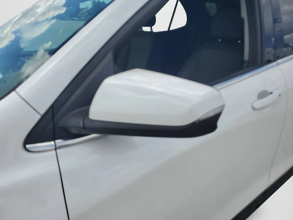 Used 2018 IRIDESCENT PEARL TRICOAT Chevrolet LT image 26