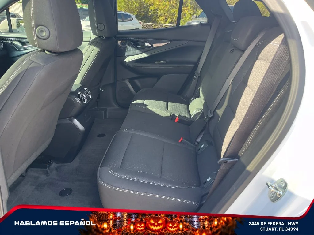 Used 2025 Summit White Chevrolet LT image 11