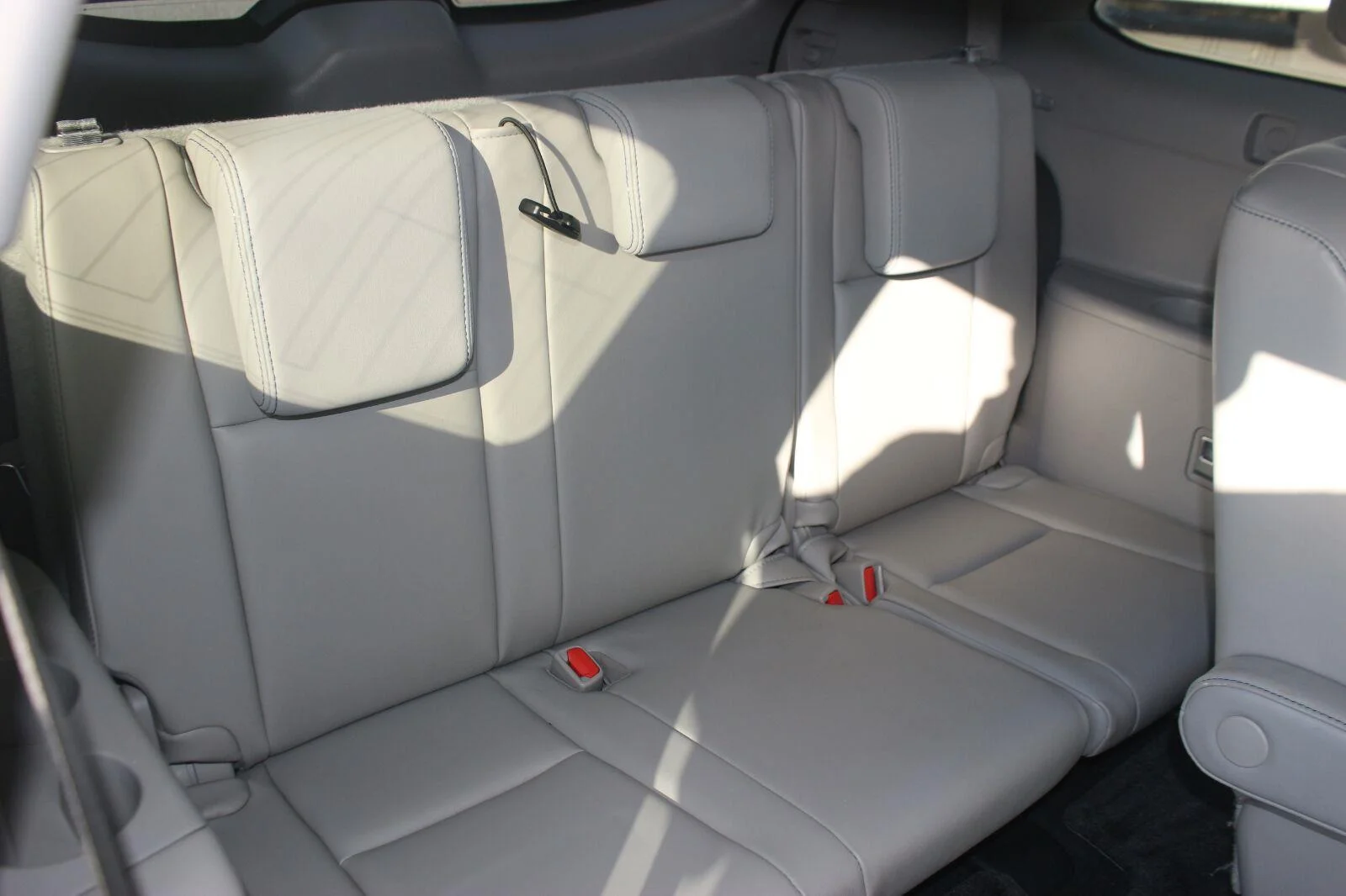 Used 2015 Silver Sky Metallic Toyota XLE image 35