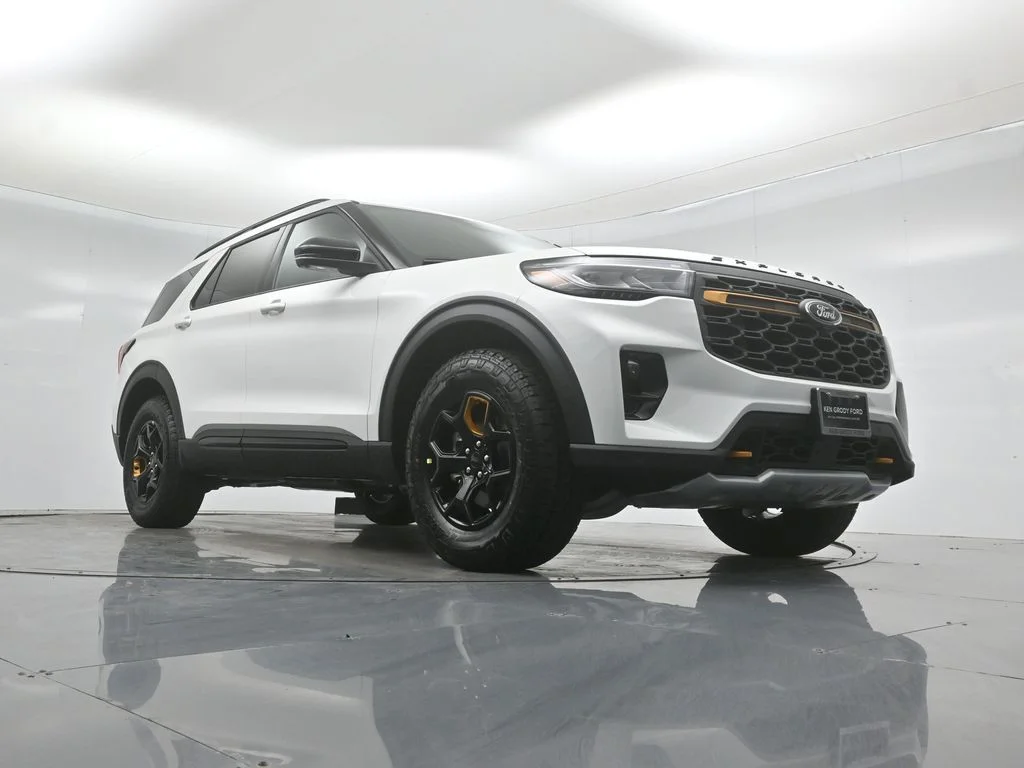 New 2026 Star White Metallic Tri-Coat Ford Tremor image 47