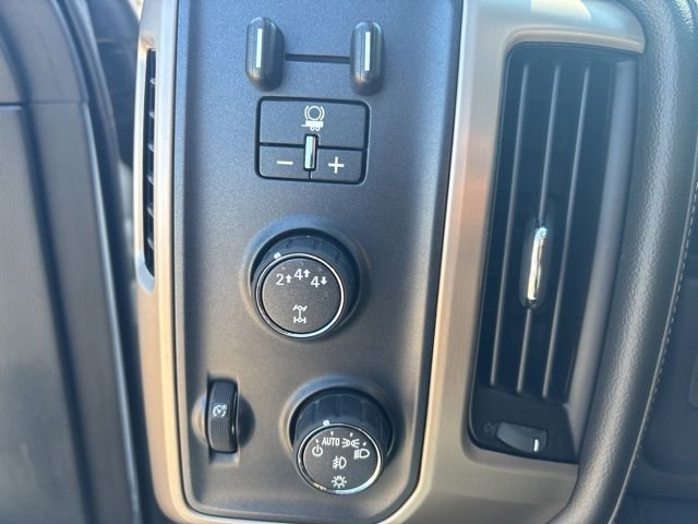 Used 2017 White GMC Denali image 30