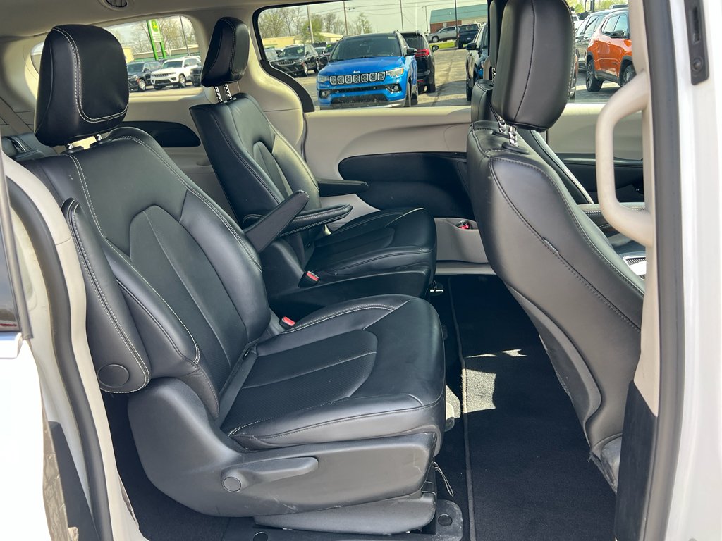 2024 Chrysler Pacifica PHEV Select - Photo 17