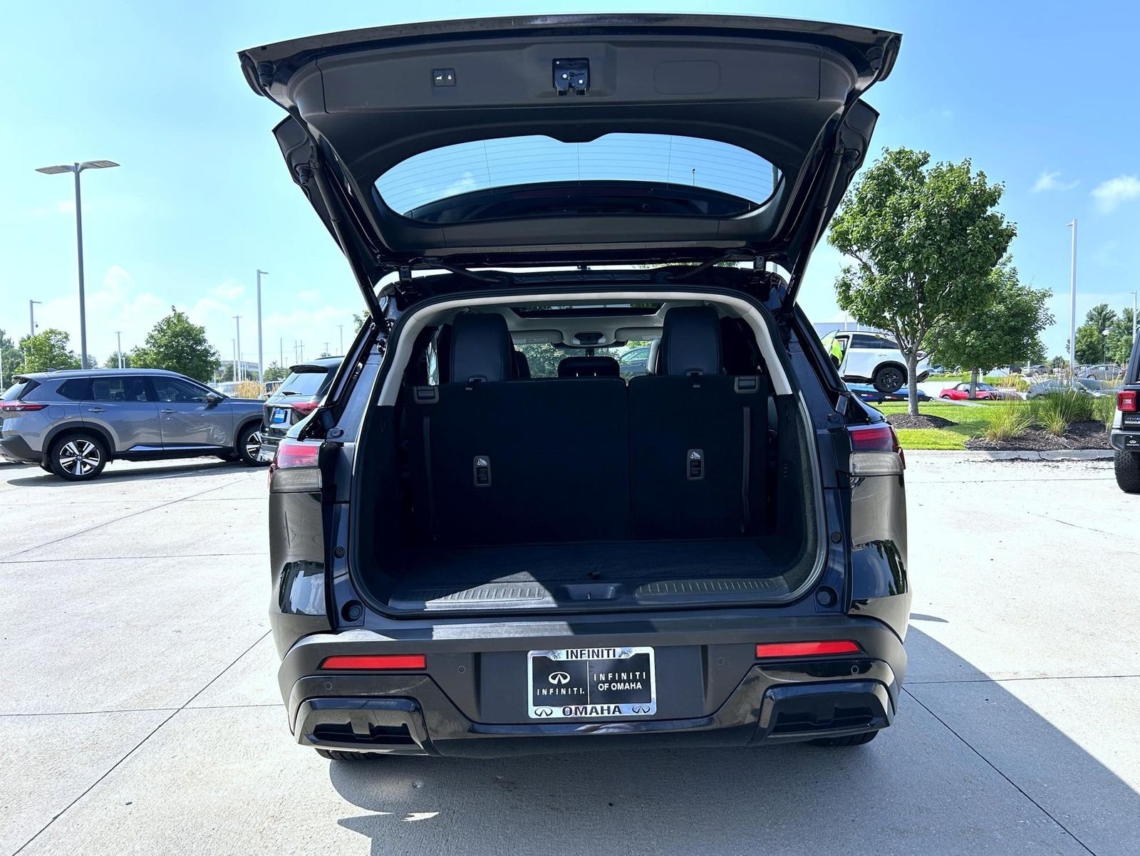 Used 2025 Black INFINITI PURE image 23