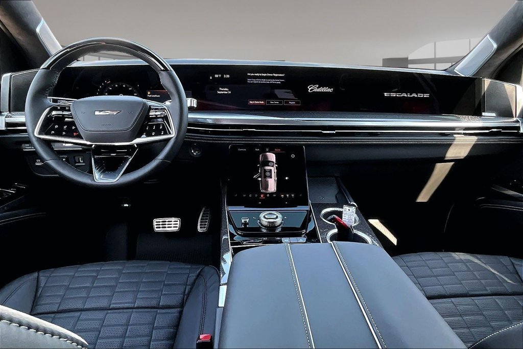 New 2027 Vibrant White Tricoat Cadillac V-Series image 5