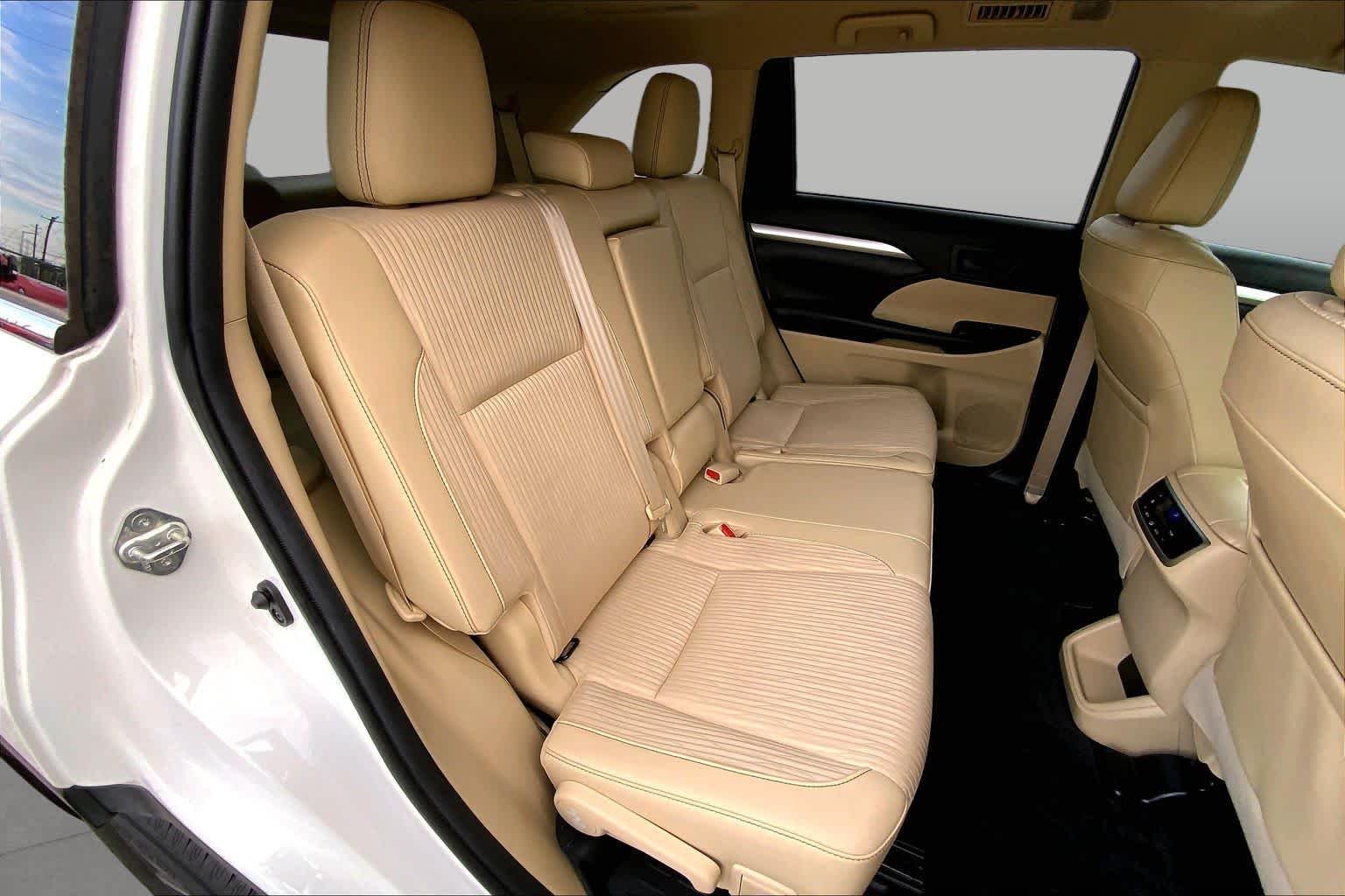 Used 2019 Blizzard Pearl Toyota LE image 19