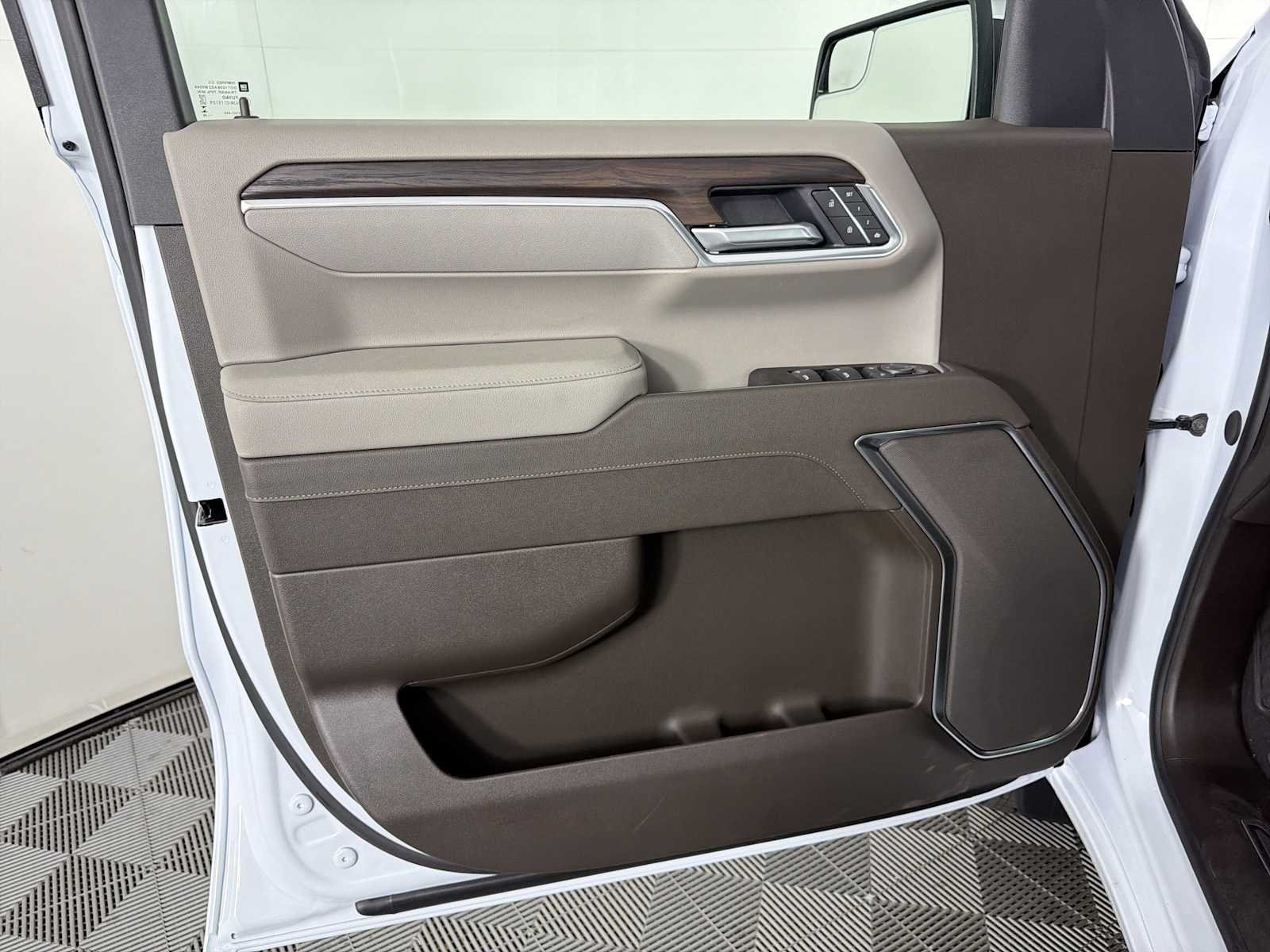 New 2026 Glacier White Tricoat GMC SLT image 8