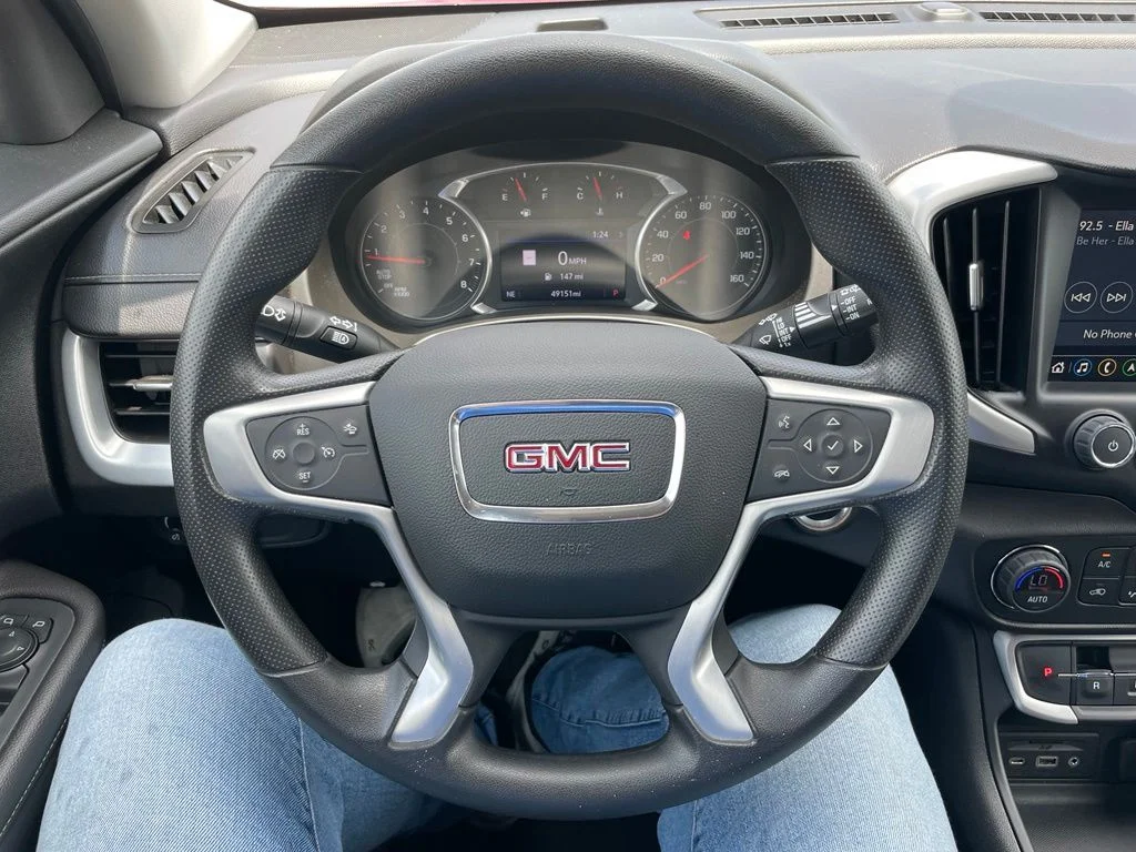 Used 2022 Cayenne Red Tintcoat GMC SLE image 26