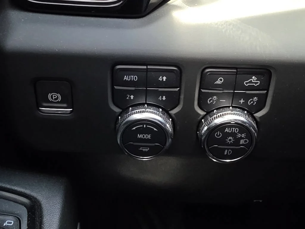 Used 2024 Summit White GMC AT4 image 25