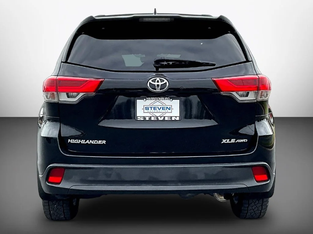 Used 2019 Black Toyota XLE image 5