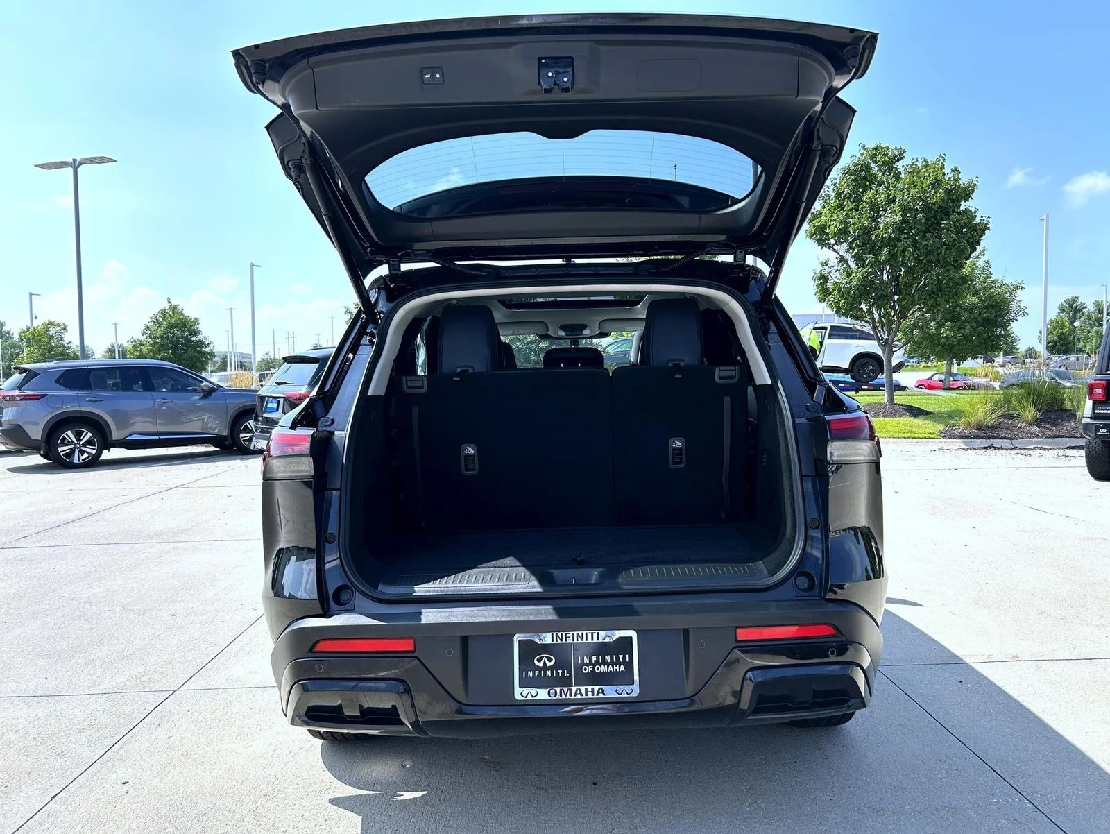 Used 2025 Black INFINITI PURE image 23