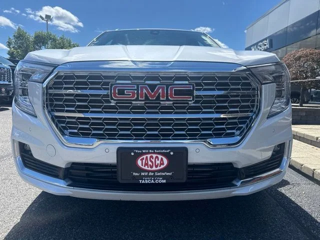 Used 2023 White GMC Denali image 2