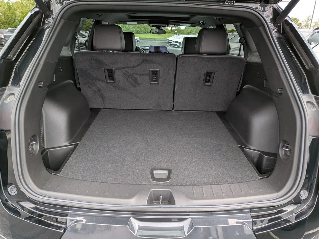 Used 2023 Black Chevrolet Premier image 22