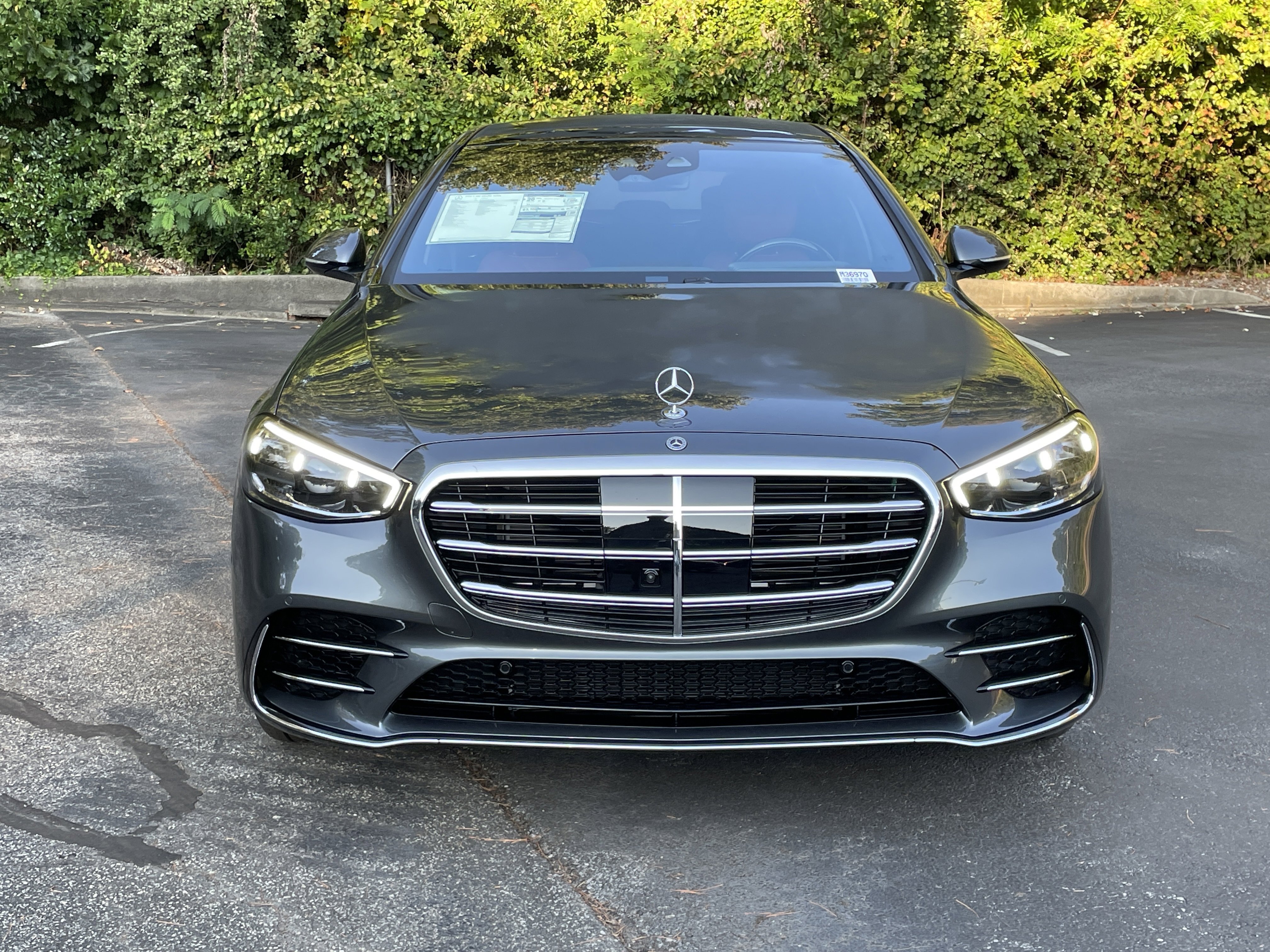 New 2026 MANUFAKTUR Signature Graphite Metallic Mercedes-Benz S 580 4MATIC® Sedan image 3