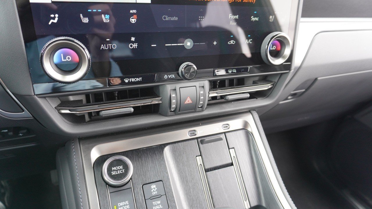 Used 2024 Gray Lexus GX 550 Luxury image 18