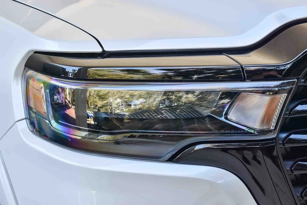 New 2026 Ivory White Tri-Coat Pearl-Coat Exterior Paint RAM Laramie image 8
