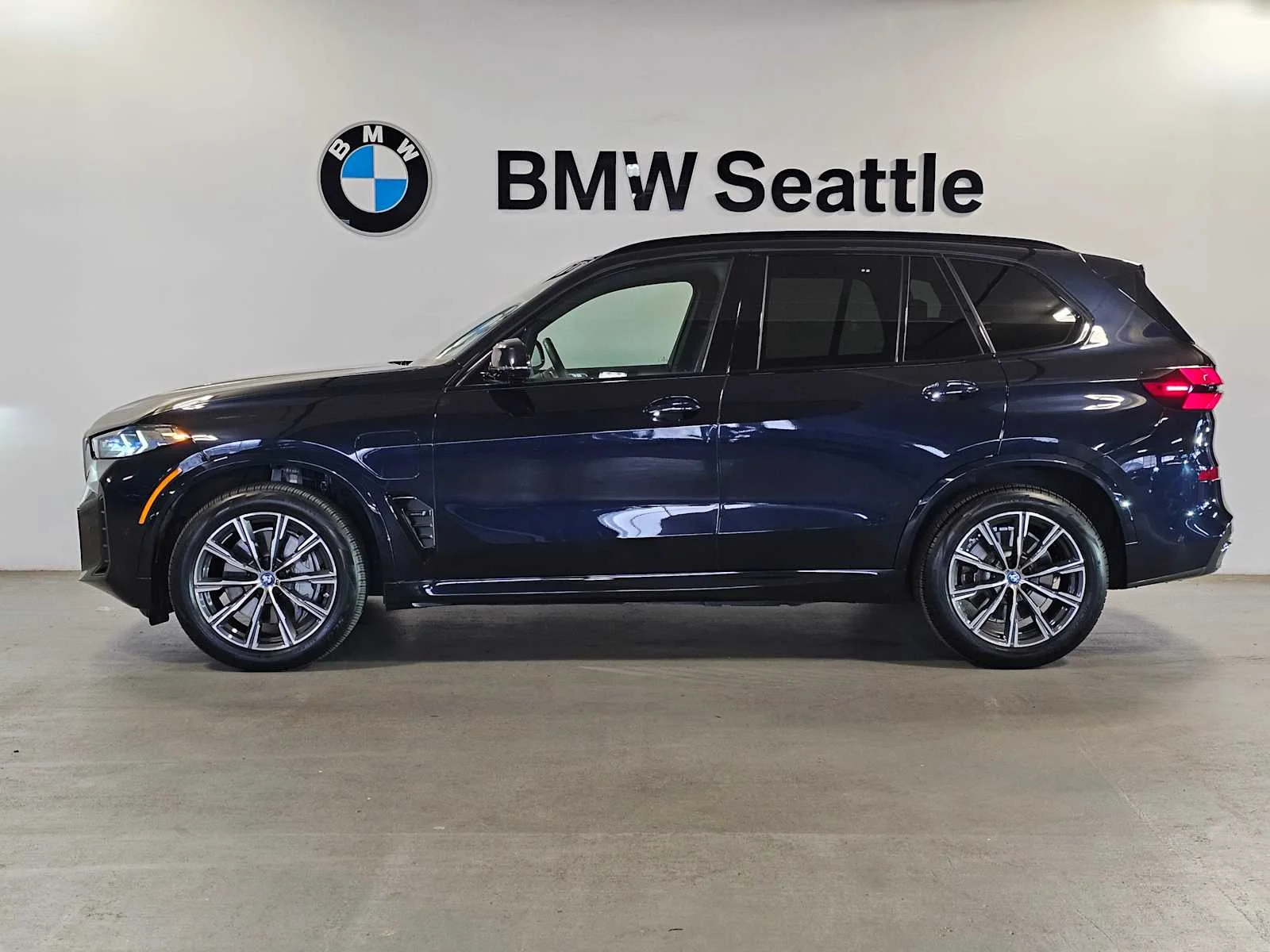 Used 2024 Carbon Black Metallic BMW xDrive50e image 3