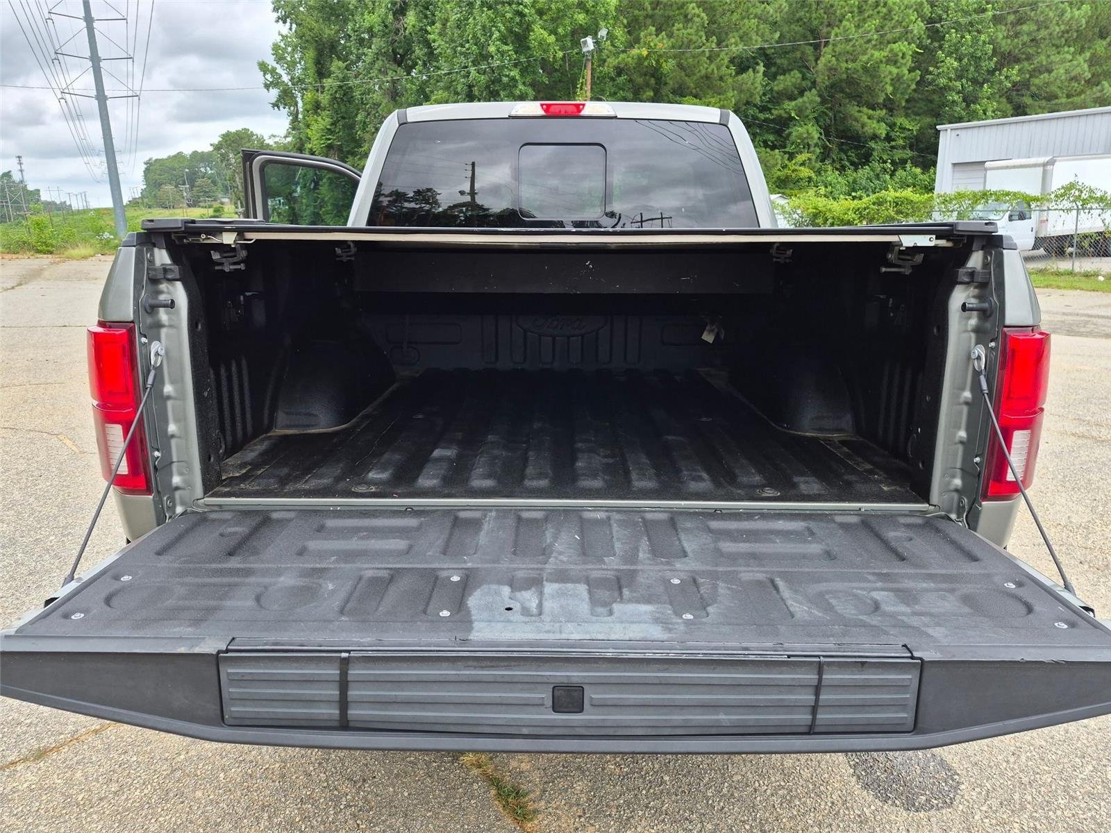 Used 2019 Ingot Silver Metallic Ford LARIAT image 29