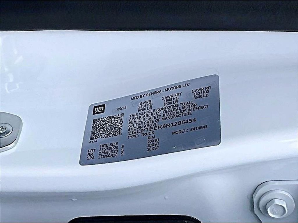 Used 2024 White Chevrolet Trail Boss image 33