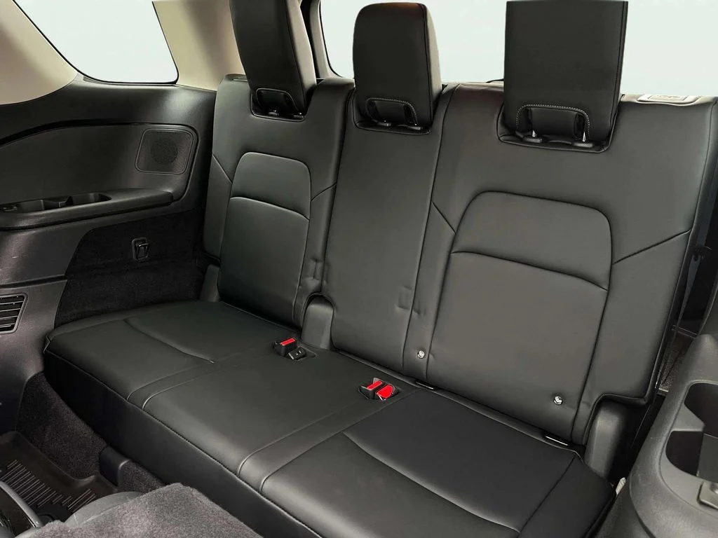 Used 2022 Super Black Nissan Platinum image 29