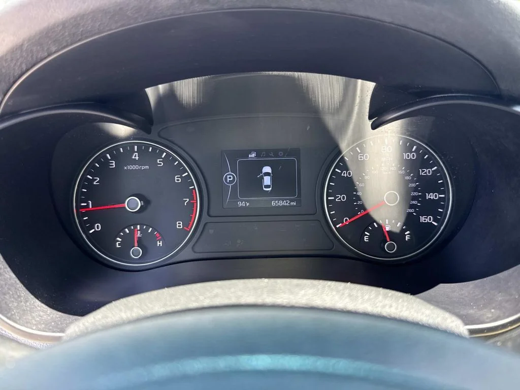 Used 2018 White Kia LX image 36