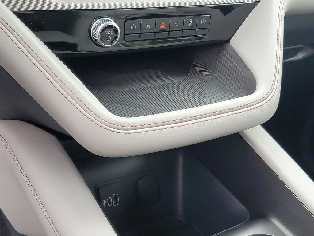 2026 Ford Explorer Active - Photo 16
