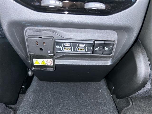 Used 2024 Rocky Mountain Pearlcoat Jeep  image 28