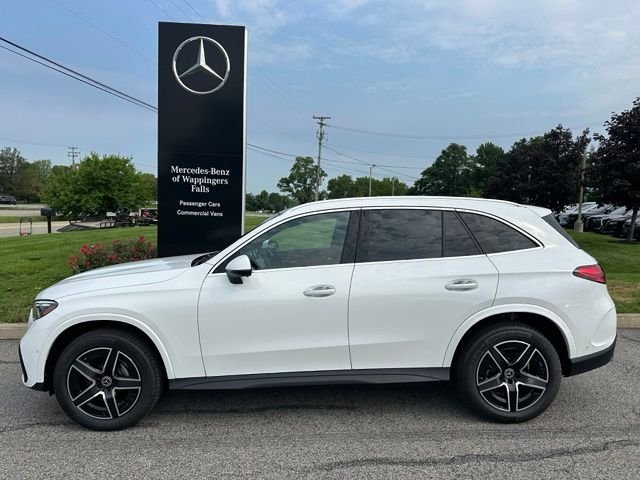 New 2026 MANUFAKTUR Moonlight White Metallic Mercedes-Benz GLC 300 image 2
