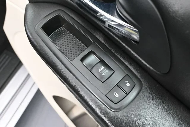 Used 2013 Silver Dodge SXT image 42