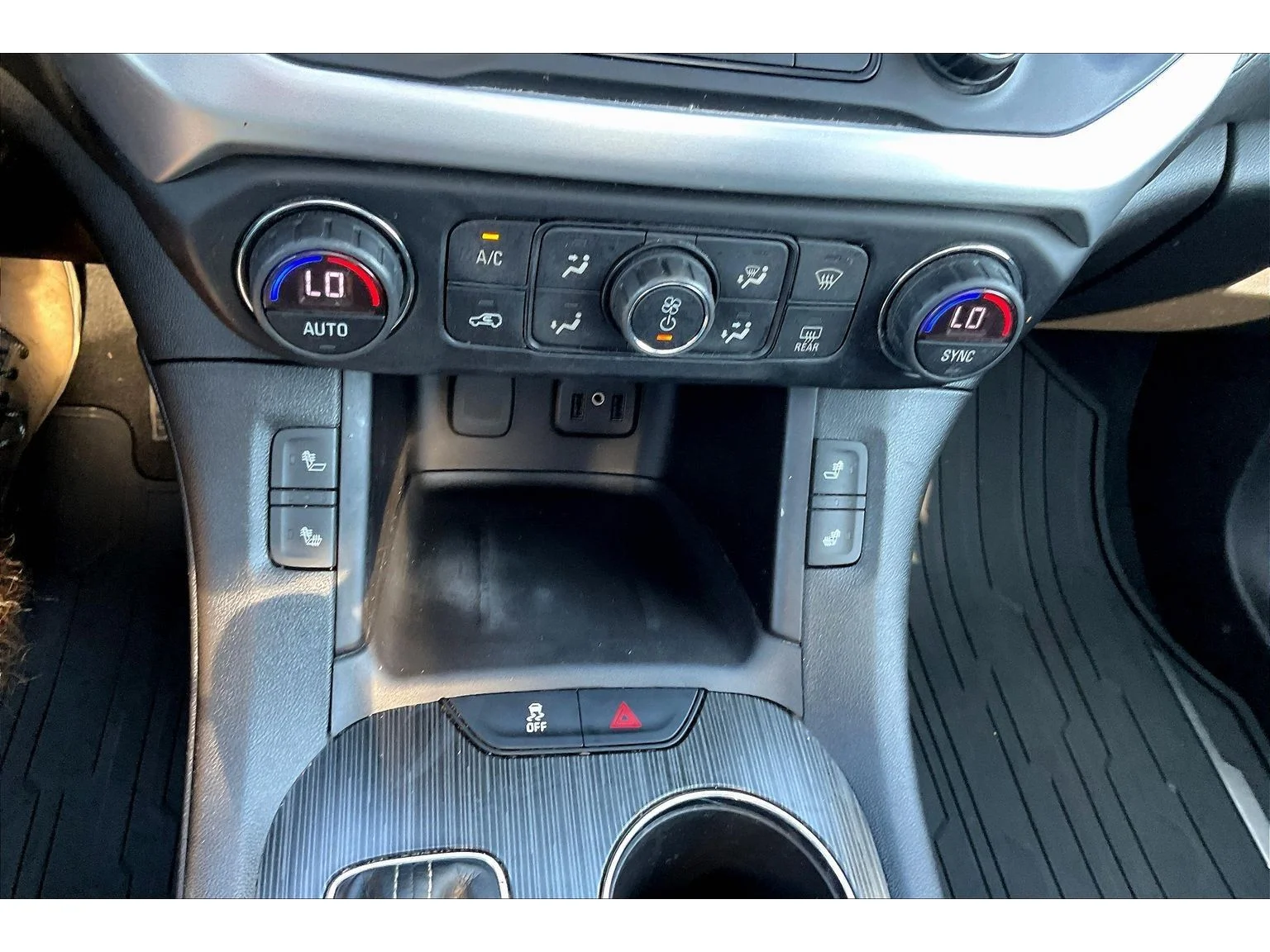 Used 2018 WHITE FROST TRICOAT GMC SLT image 22
