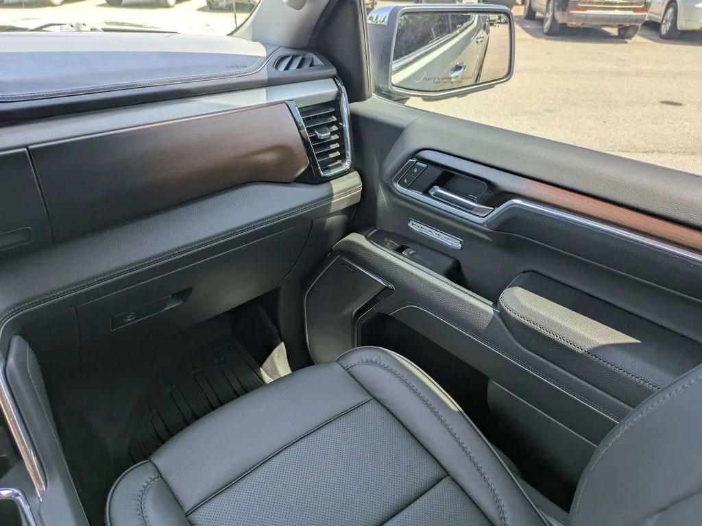 Used 2025 Silver GMC Denali image 20