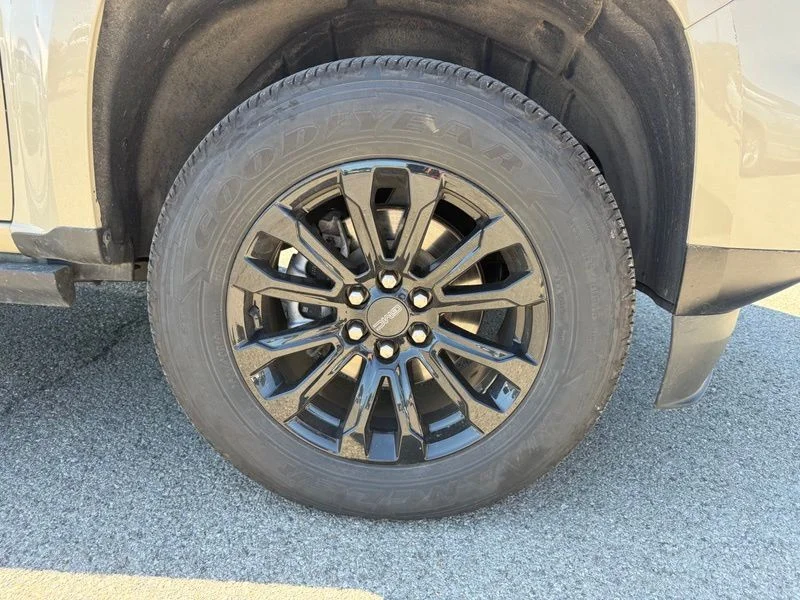 Used 2022 Beige GMC Elevation image 4