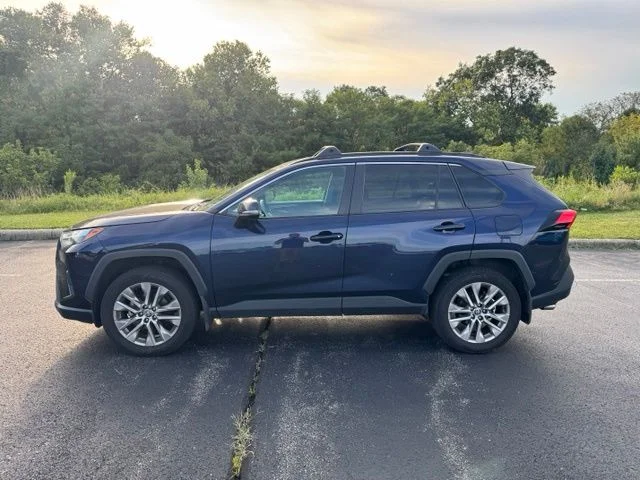 Used 2024  Toyota XLE Premium image 6