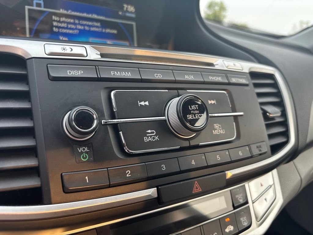 Used 2015 Silver Honda LX image 26