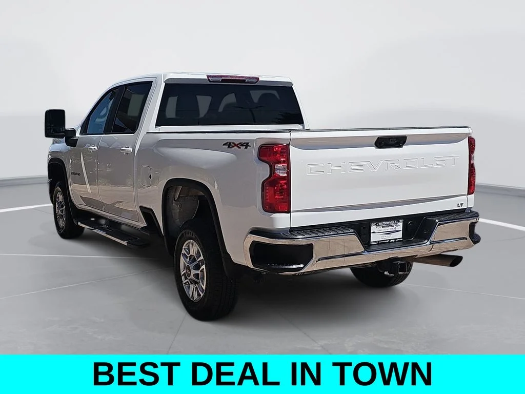 Used 2025 White Chevrolet LT image 5