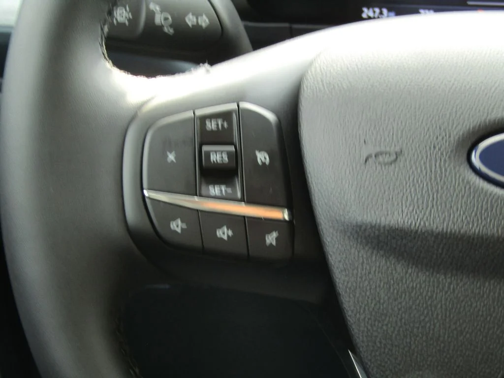 New 2026 Shadow Black Ford XLT image 30