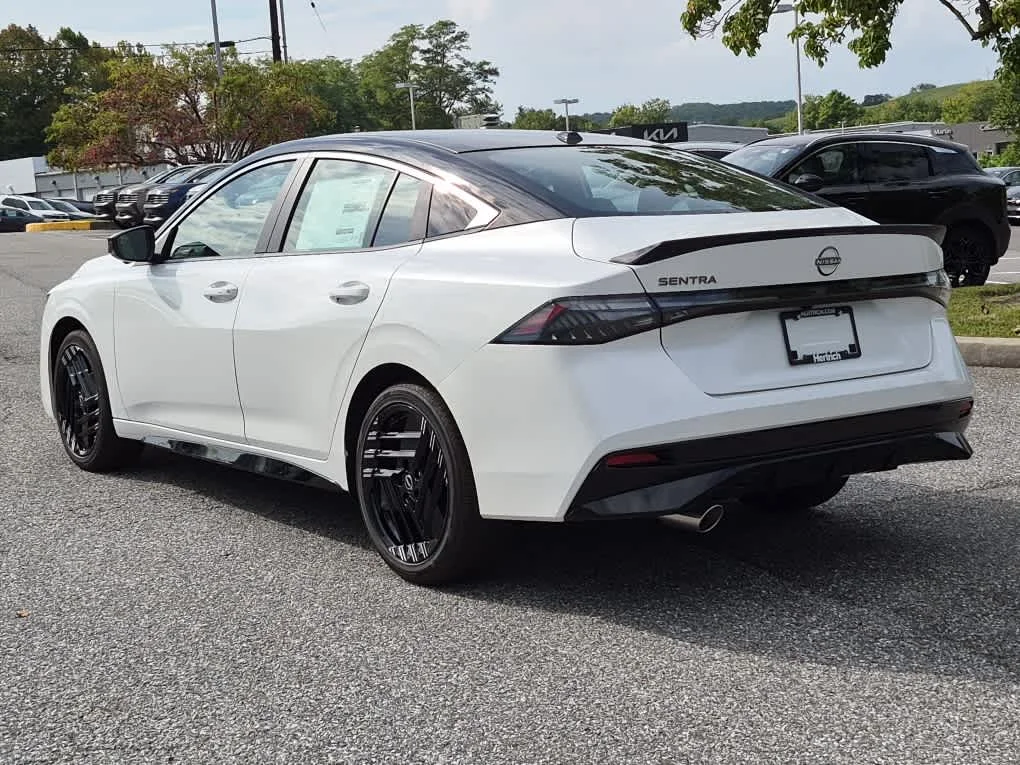 New 2027 Aspen White Tricoat/Super Black Nissan SR image 4