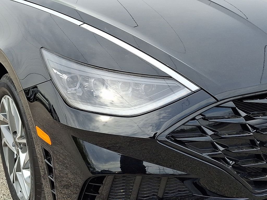 Used 2023 Black Hyundai SEL image 9