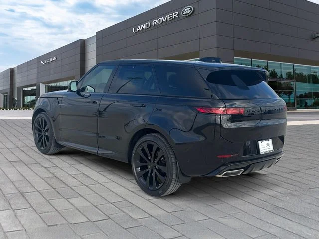 New 2026 Black Land Rover Dynamic SE image 3
