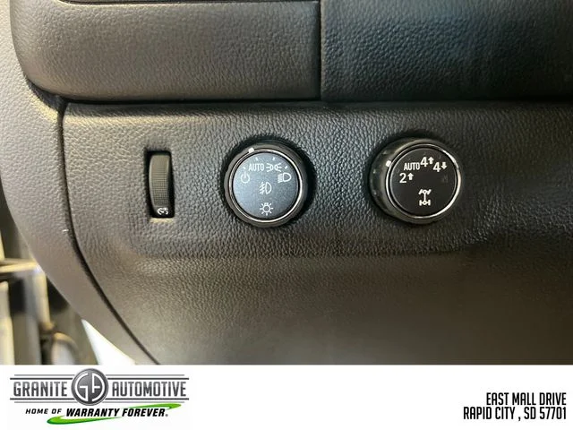Used 2020 White GMC Denali image 31