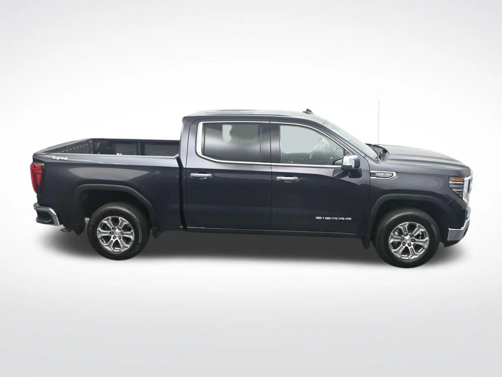 Used 2025 Silver GMC SLT image 32